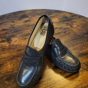 Classic Black Leather Men’s Penny Loafers